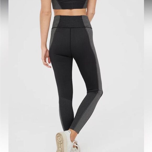 NWT Aerie Offline High Waisted Two Tone Ribbed 7/8 Leggings Black and Gray Small - Picture 2 of 7